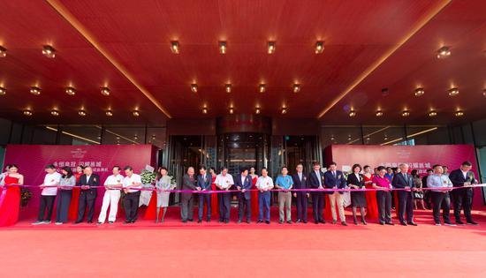 南宁中心永恒皇冠假日酒店试业 机场大巴经停